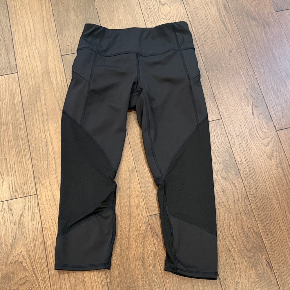 Athleta Mesh Contender Capri Size XS Black - C18-002